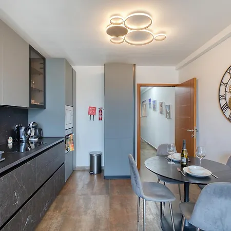 Spinola Seafront Deluxe * St. Julian's