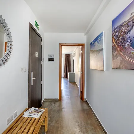 Spinola Seafront Deluxe * St. Julian's