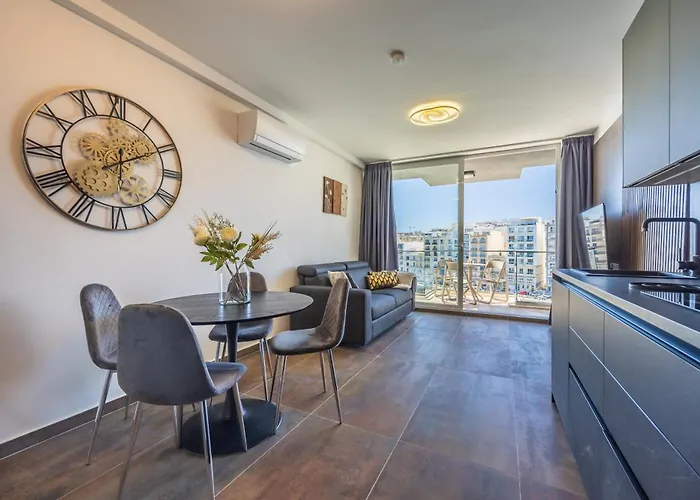 Spinola Seafront Deluxe San Ġiljan